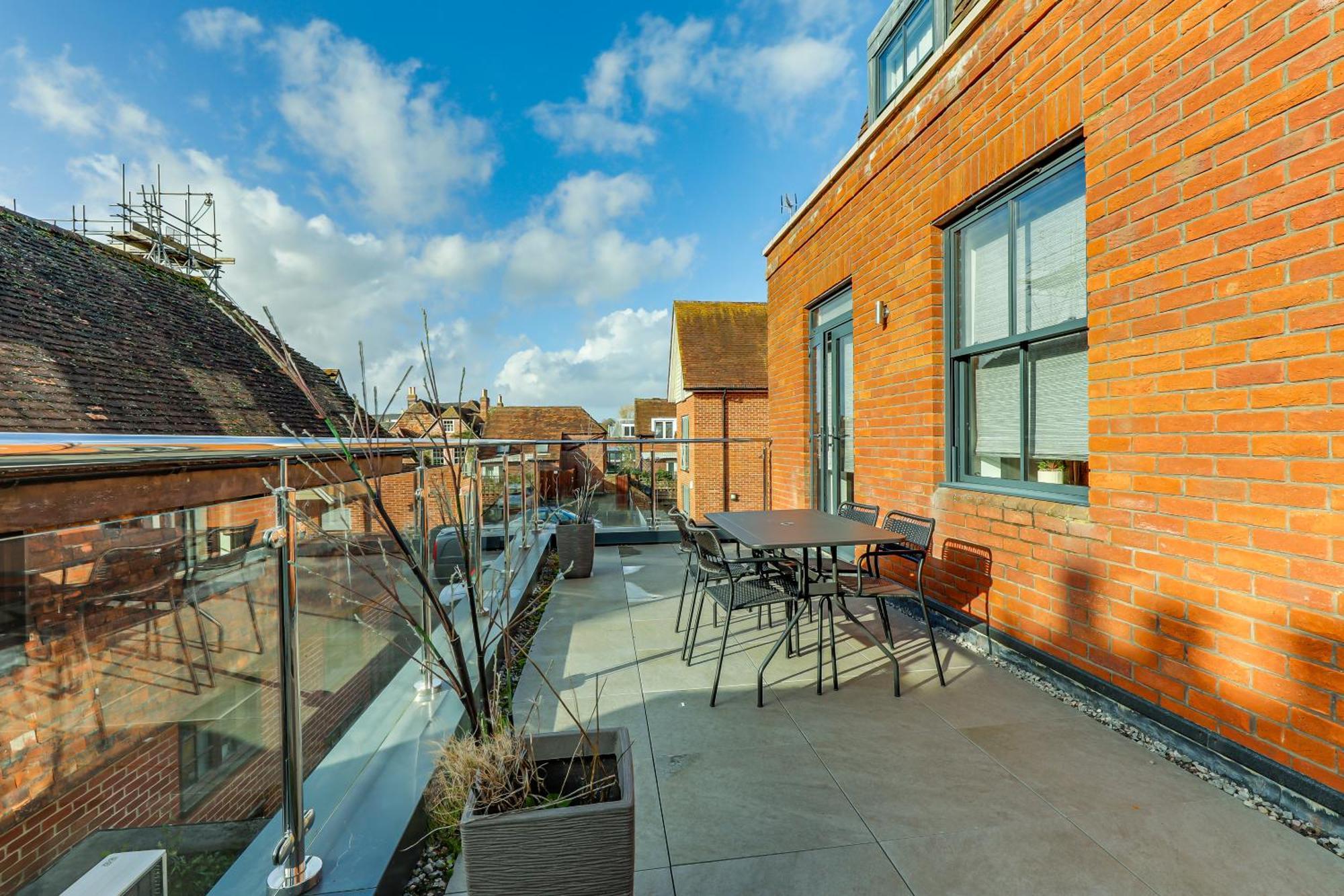 Exceptionally Spacious Apartment *