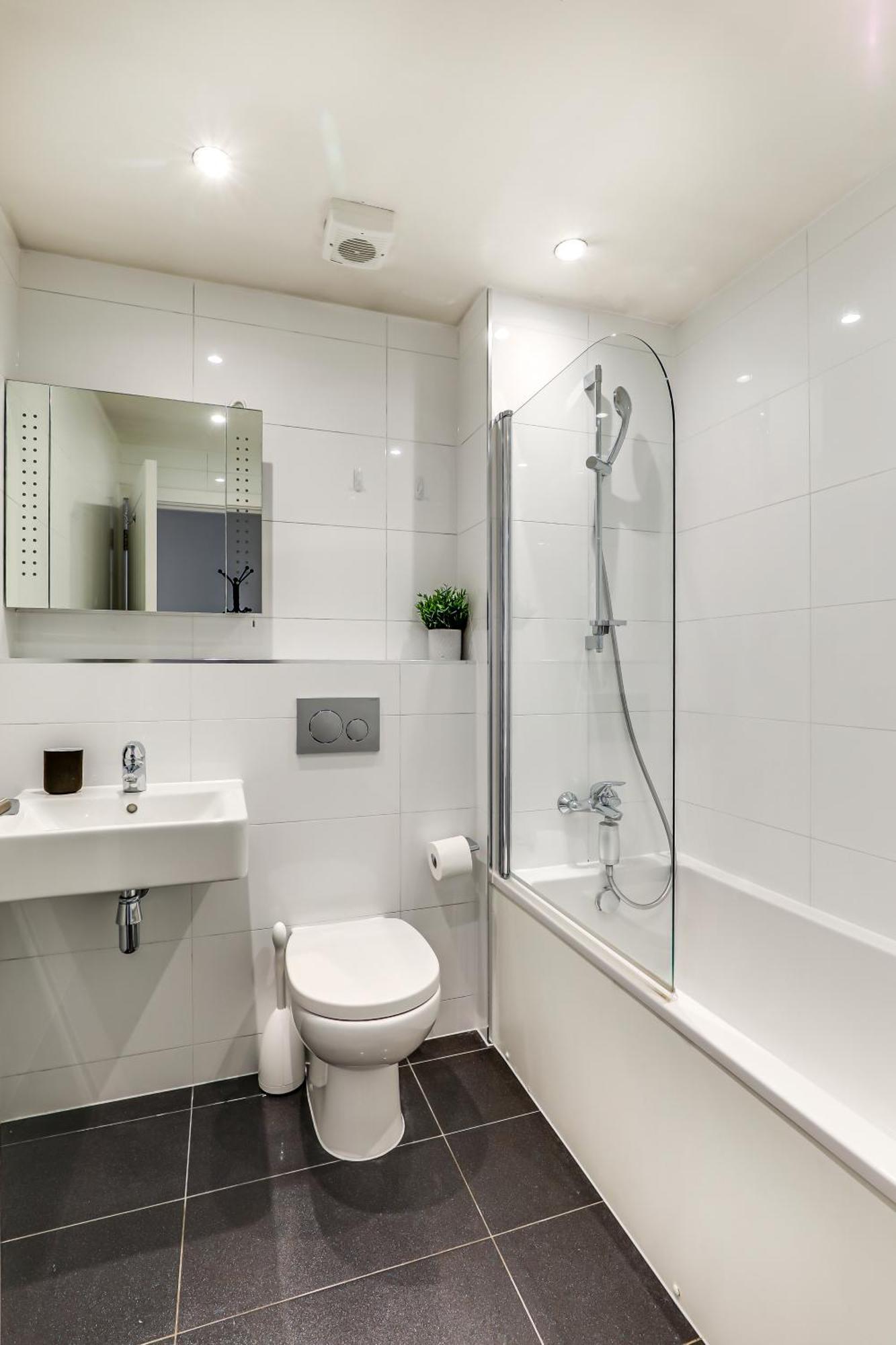 Apartment Exceptionally Spacious *